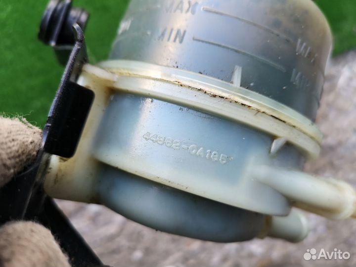 Бачок гур на Toyota Camry V40 2006-2011