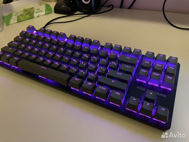 Red square keyrox tkl (залипает )