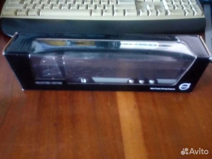 Модель грузового автомобиля Вольво в упаковке