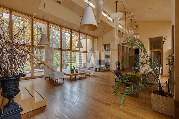 Дом 850 м² на участке 1,17 га