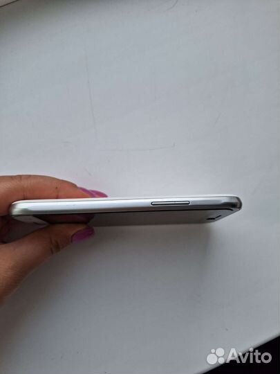 Телефон Samsung galaxy J1 (2016)