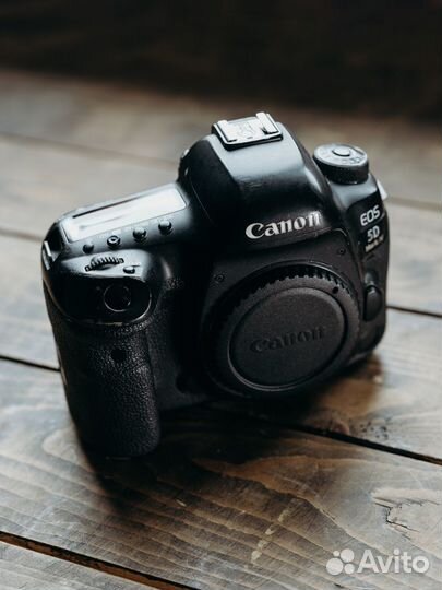 Canon EOS 5D Mark IV body