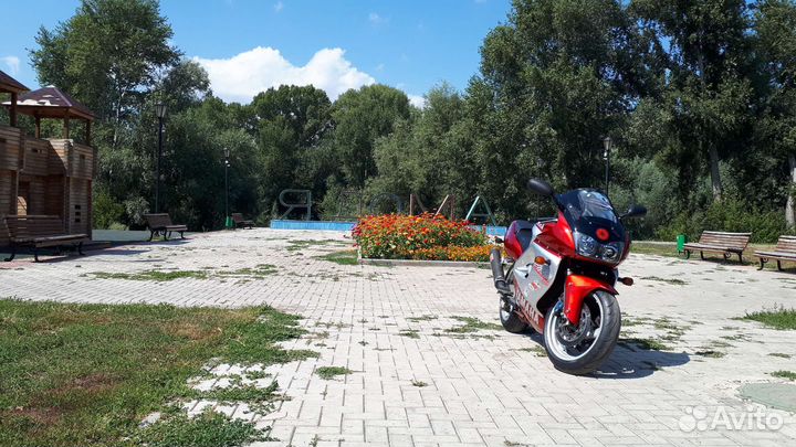Yamaha yzf1000r