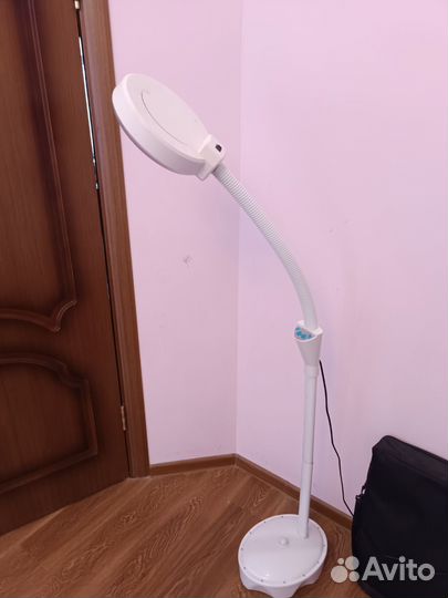 Лампа-лупа косметологическая