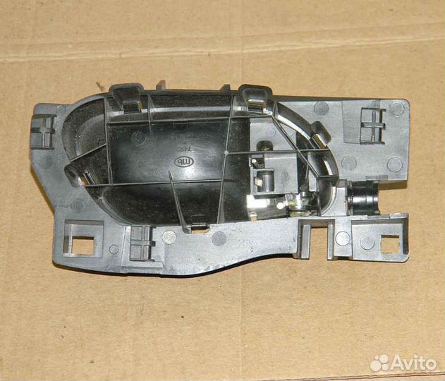 Ручка двери лев. внутр. Peugeot 208