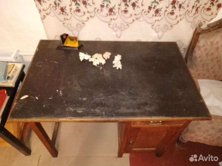 Старинный письменный дубовый стол