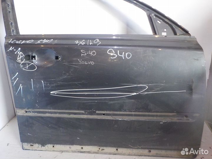 Дверь передняя правая Volvo s40