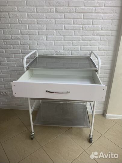 Тележка для мастера косметолога, массажиста и тд