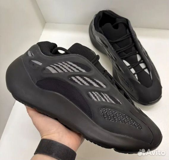 Кроссовки Adidas Yeezy Boost 700