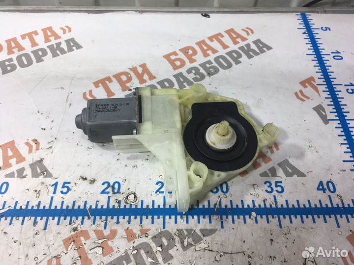 Моторчик стеклоподъемника задний правый Прав