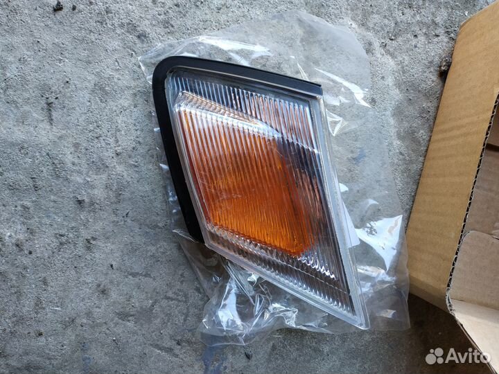 Габарит правый toyota mark 2 92-93