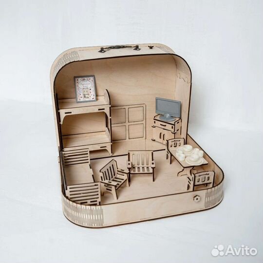Домик чемодан для кукол до 10 см