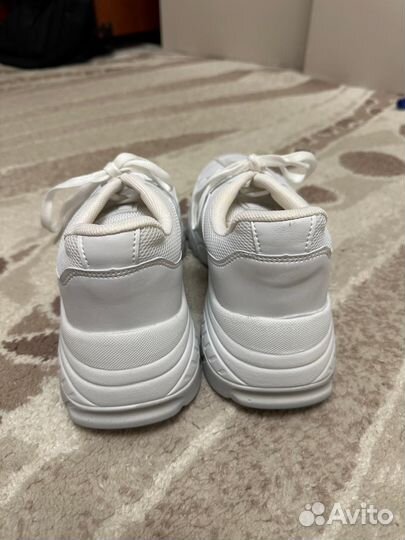 Кроссовки женские новые 39