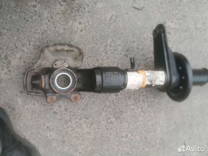 Поворотный кулак левый Ланос