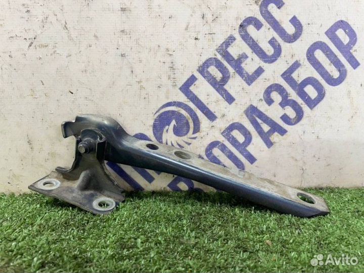 Петля капота правая Audi 80 1 седан рм 1 1990