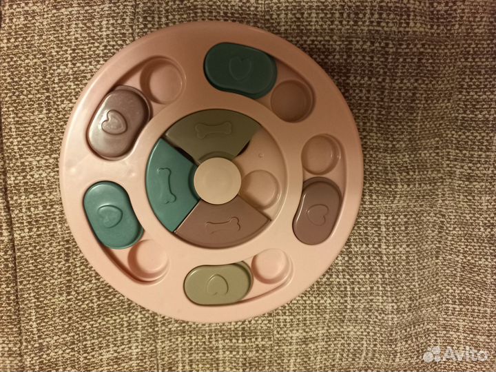 Игрушка-кормушка для собак