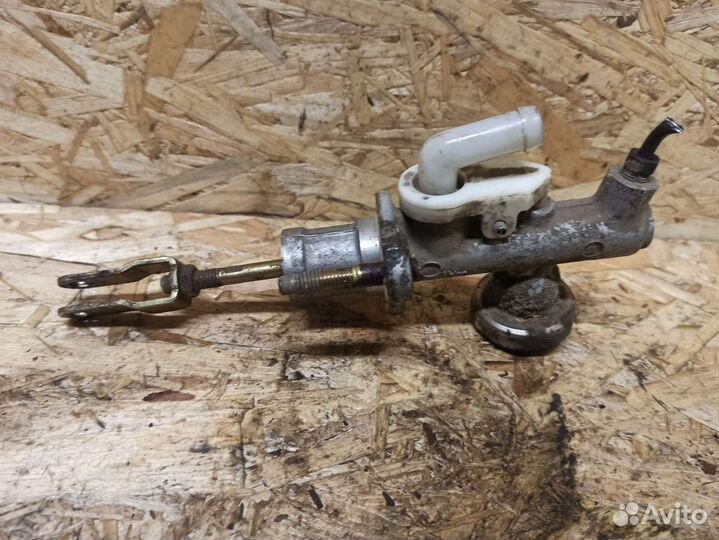 Главный цилиндр сцепления Nissan Almera Classic