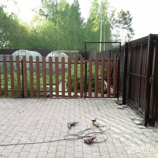 Забор из евроштакетника
