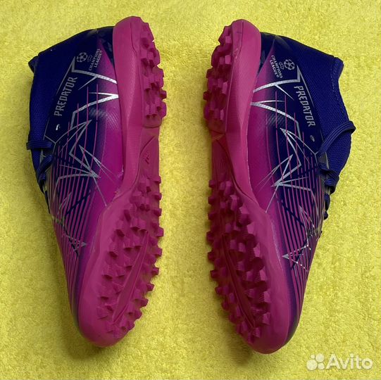 Футбольные бутсы сороконожки Adidas Predator