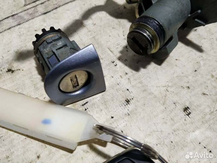 Замок зажигания Audi A4 B7 2.0 BWE 2007