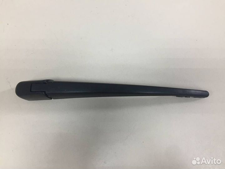 Поводок стеклоочистителя задний Mitsubishi Pajero