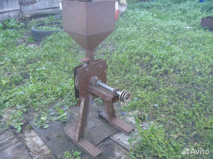 Продам зернодробилку