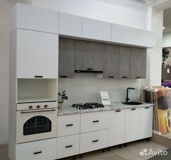 Кухонный гарнитур выставочный образец