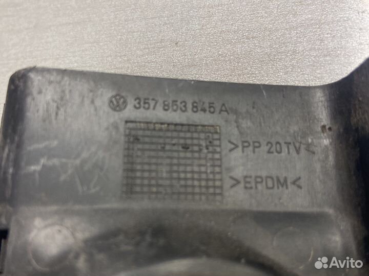 Накладка жабо (дождевик) Volkswagen Passat B4