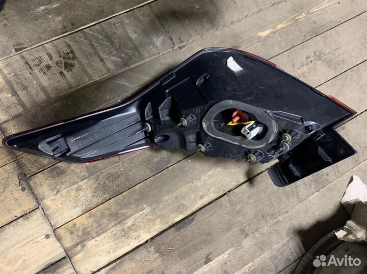 Фара задняя левая в крыло Genesis G80 2017 год