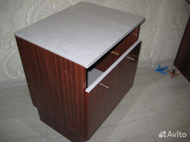 Тумбочка