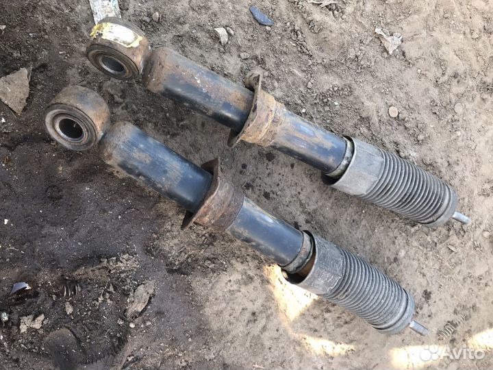 Задний амортизаторы toyota corolla verso