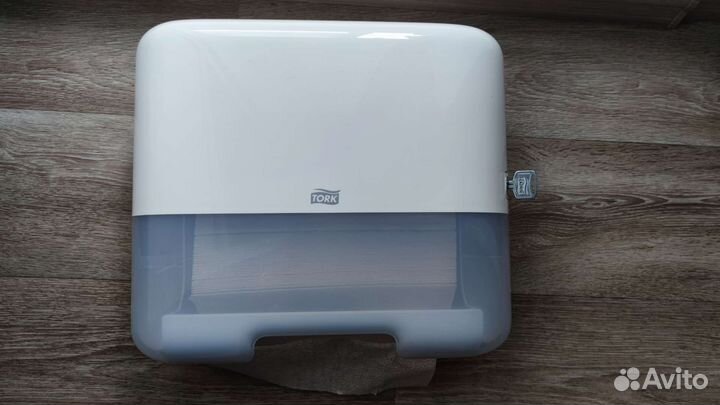 Диспенсер для бумажных полотенец tork