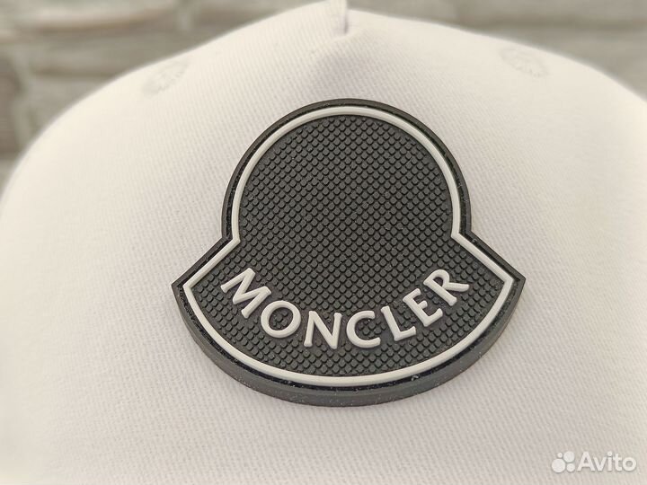 Кепка Moncler белая