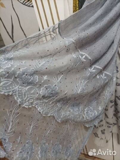 Женские шарфы и платки