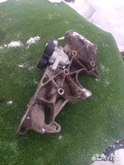 Кронштейн генератора Renault Laguna 1 1.6 16V K4M7