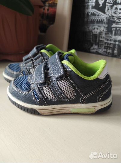 Кроссовки детские 24