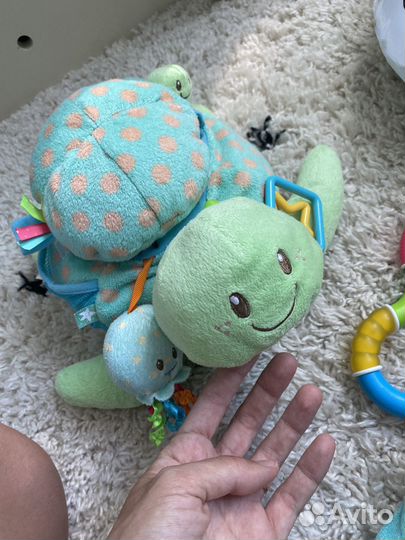 Игрушки погремушки развивающие для малыша круг