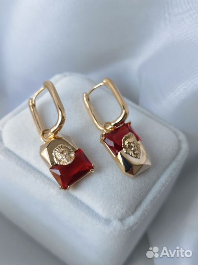 Стильные серьги