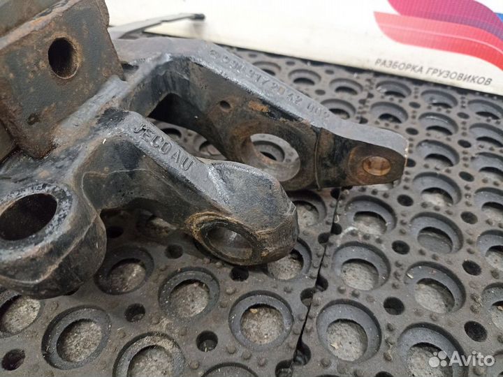 Кронштейн кабины передний левый