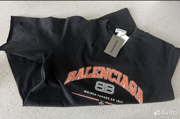 Футболка Balenciaga