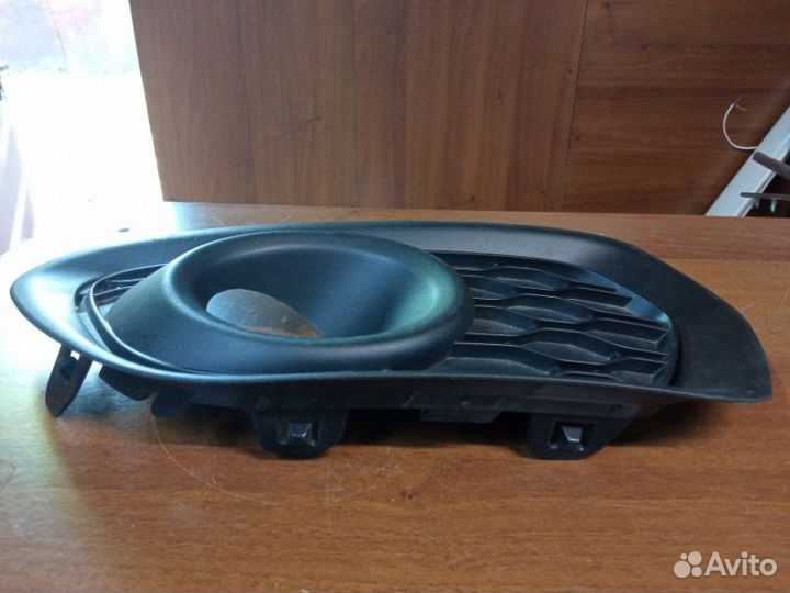 Решетка в бампер накладка птф левая Renault Logan