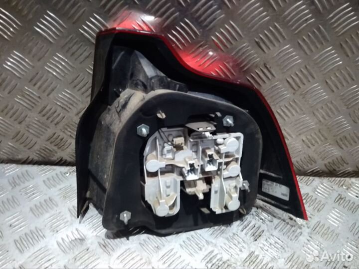 Фонарь S40 (07-12) L б\у