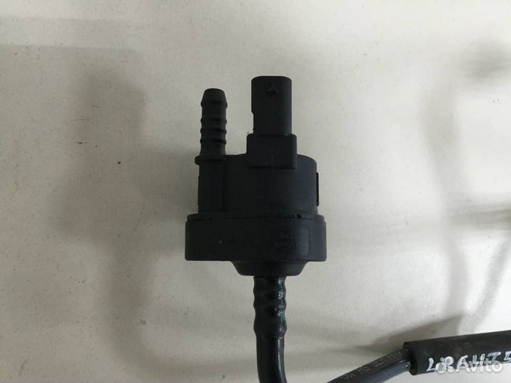 Клапан вентиляции топливного бака Volkswagen Tigua