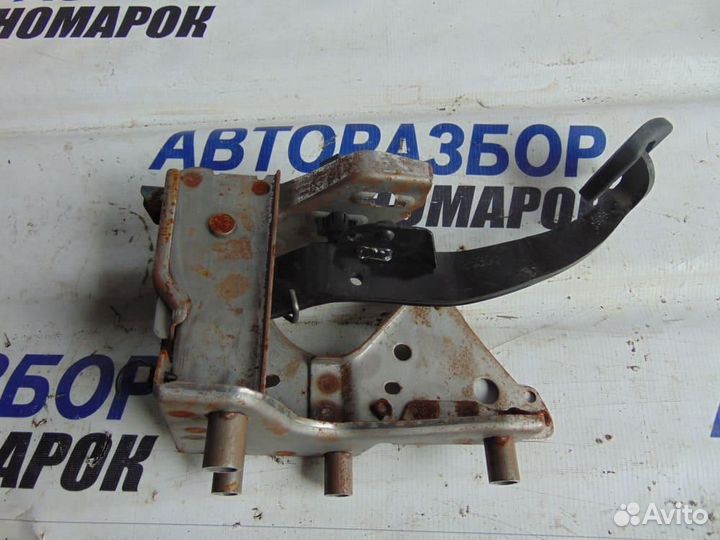 Педаль тормоза для Nissan Tiida 1 2004-2014г