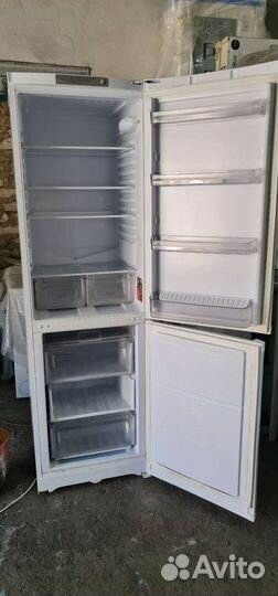 Холодильник Hotpoint Ariston на 200см