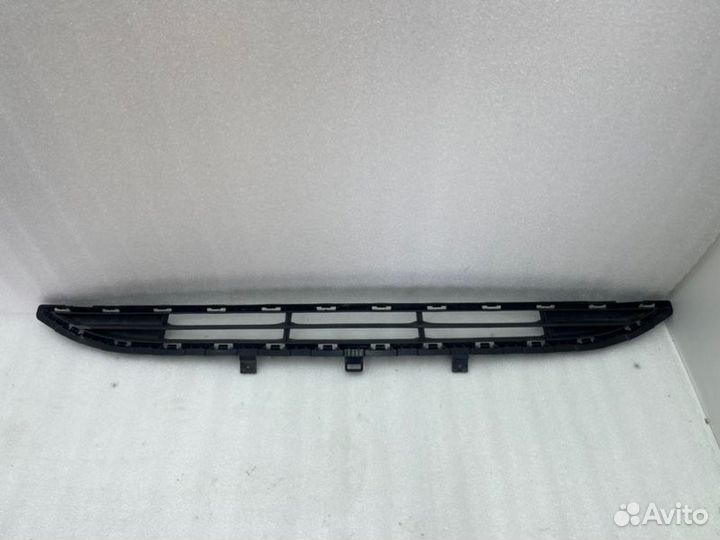 Решетка в бампер нижняя Hyundai Solaris 2