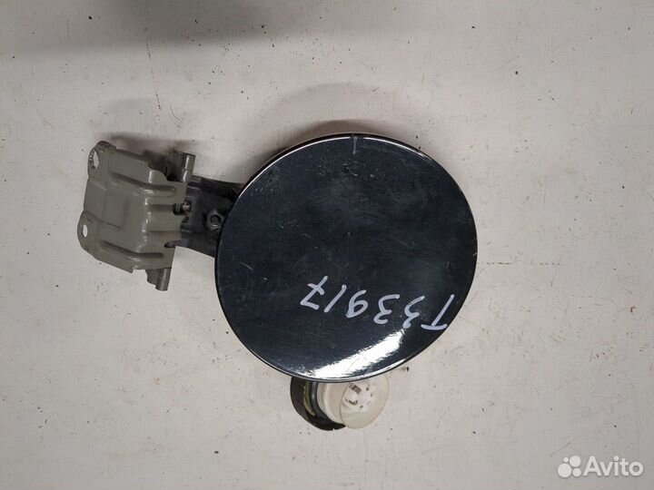 Лючок бензобака Toyota Verso, 2011