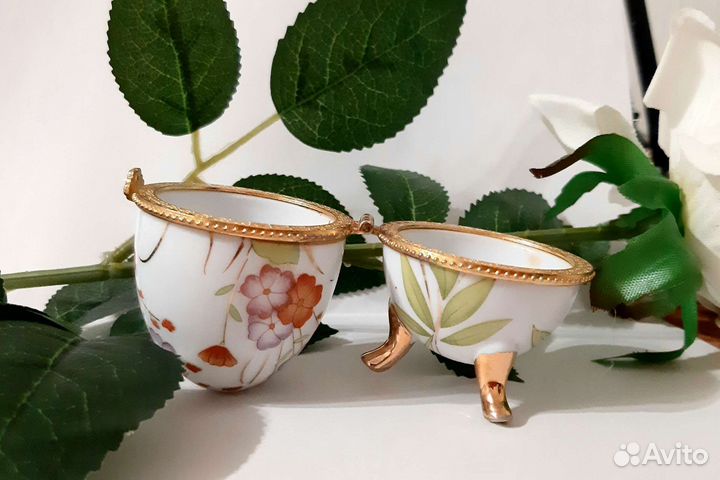 Шкатулка декоративная яйцо на ножках