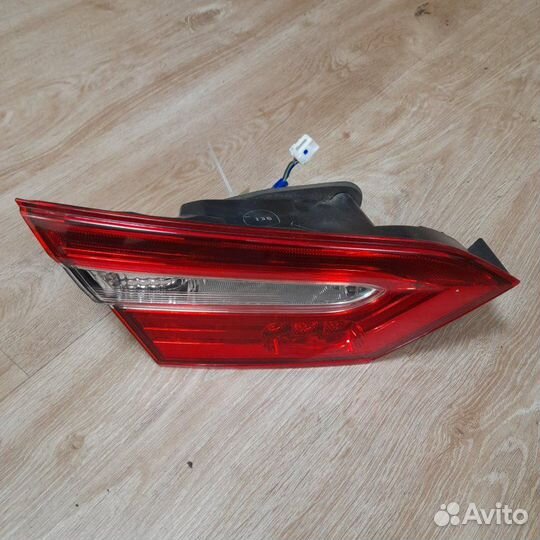 Фонарь внутренний левый Toyota Camry 70 2018-2021