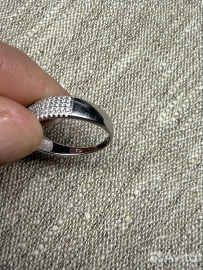 Кольцо. Дорожка с фианитами